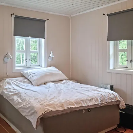 Cozy In Grimstad With House Sea View Holiday home